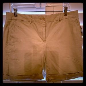 NWT GAP khaki boyfriend roll up shorts, size 8